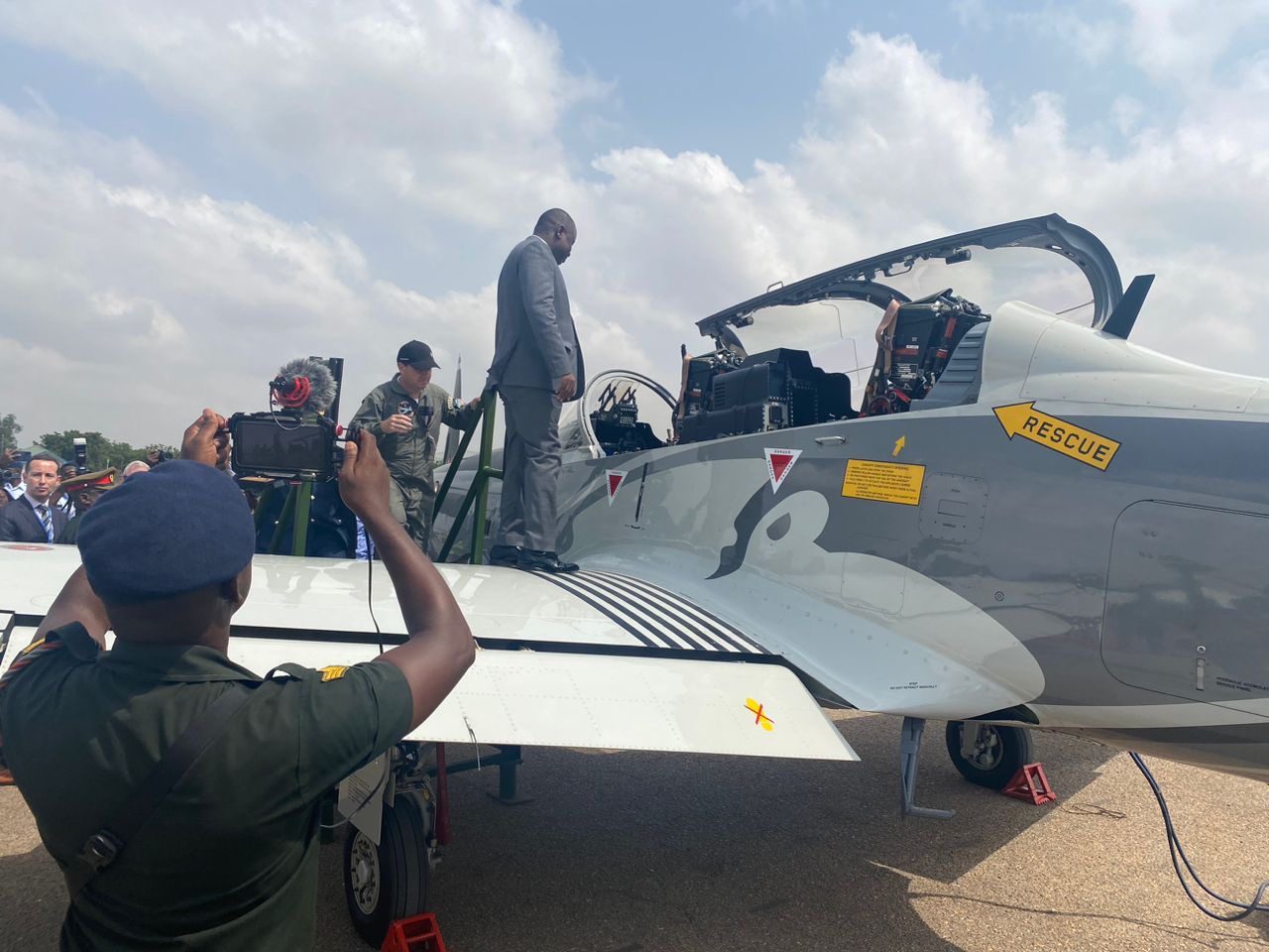 Ghana Airforce Stuns with Spectacular Flight Demonstration, Showcasing Military Prowess and Technological Advancements