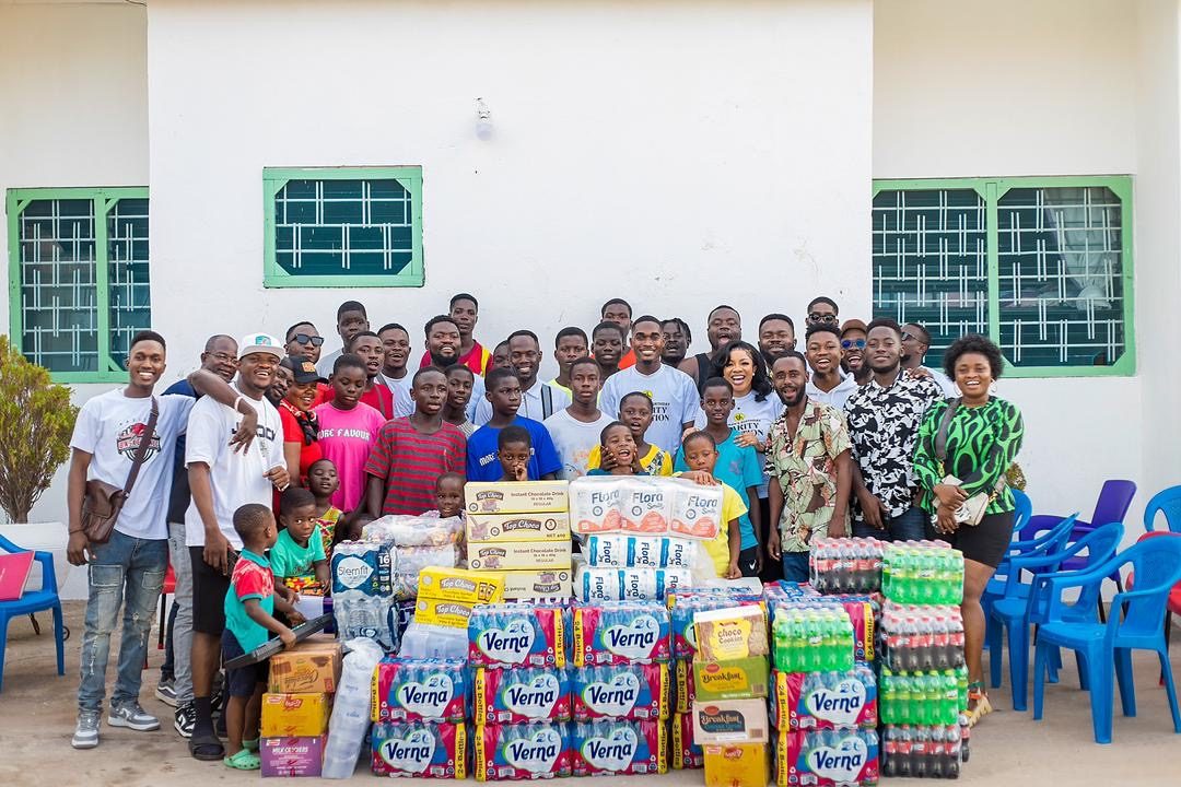 Blogger Obinkran Jr Celebrates Birthday by Donating to Teshie Orphanage with Agyemang Badu and Serwaa Amihere