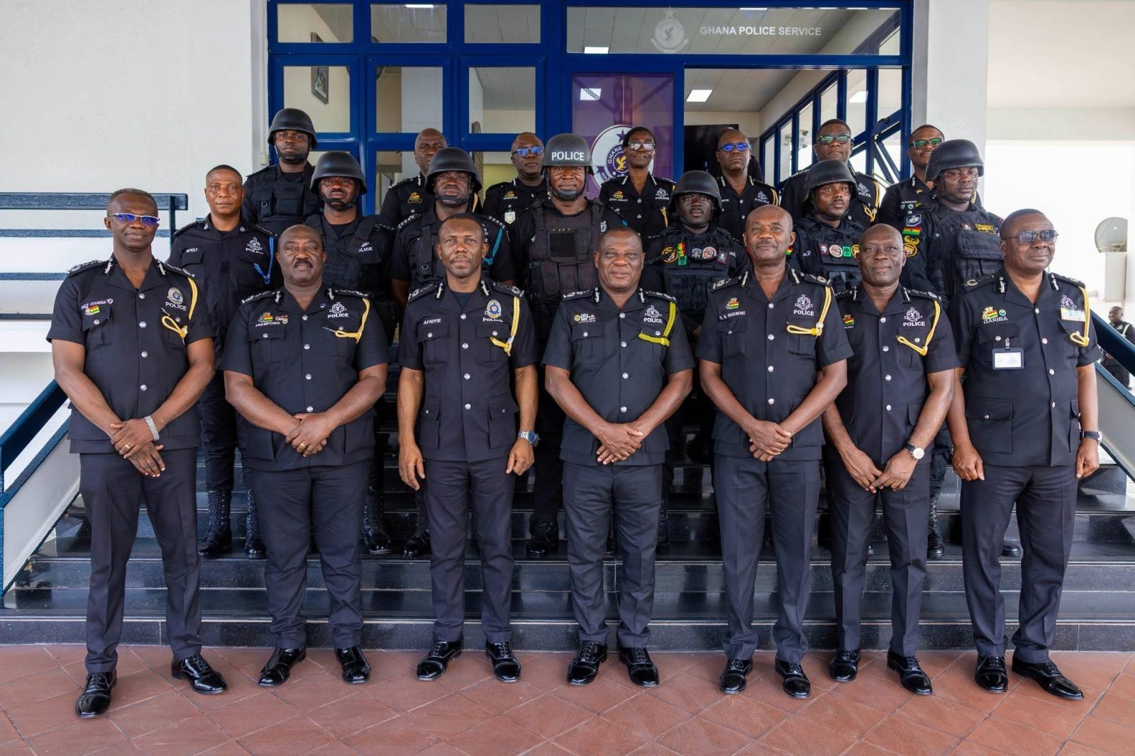 13,689 police officers promoted in a year as Yohuno revives special recommendation policy