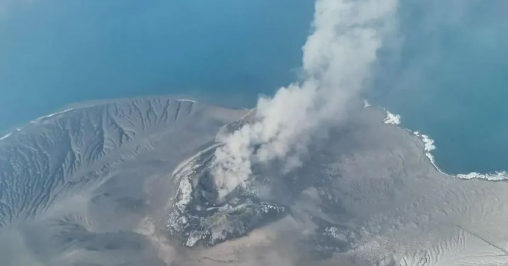 Anak Krakatau Ash Forces Closure of Six Indonesian Airports, Stranding 150,000 Passengers