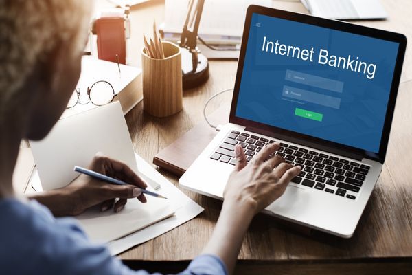 Ghana’s Digital Payments Surge: Internet Banking Hits GH¢383bn as Cheques Decline