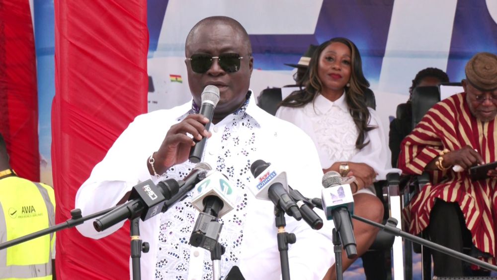 Giff Urges Government to End Airport Cargo Delays