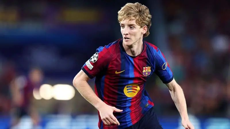 Gordon Better Fit for Barca Than Rashford, Deco Says