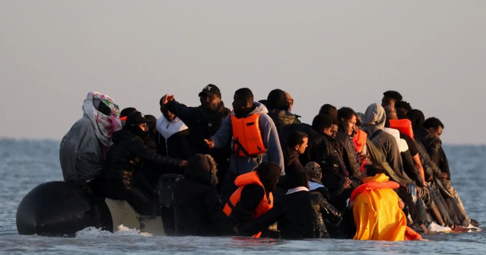 140 Migrants Rescued From Single Dinghy in English Channel