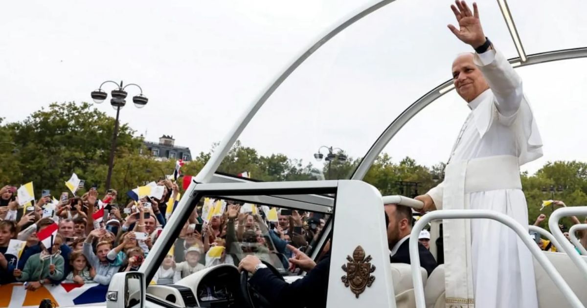 Pope Leo XIV Praises Energy of Young People at Mass in Paris