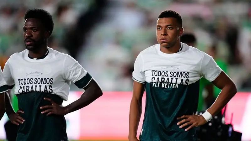 Mbappe, Vinicius and Konate Roll Up Shirts to Support Ceuta During Real Madrid vs Elche