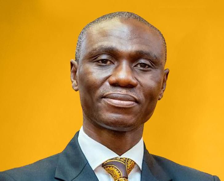 UMB CEO Dr Philip Oti‑Mensah Receives Alumni Achievement Award at 40 Under 40 Ghana