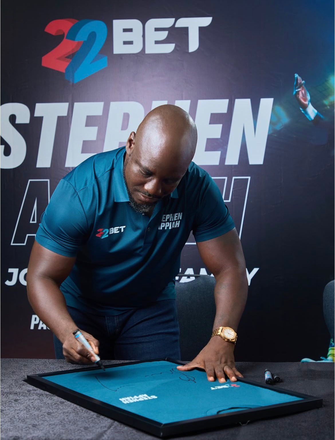 Stephen Appiah signing