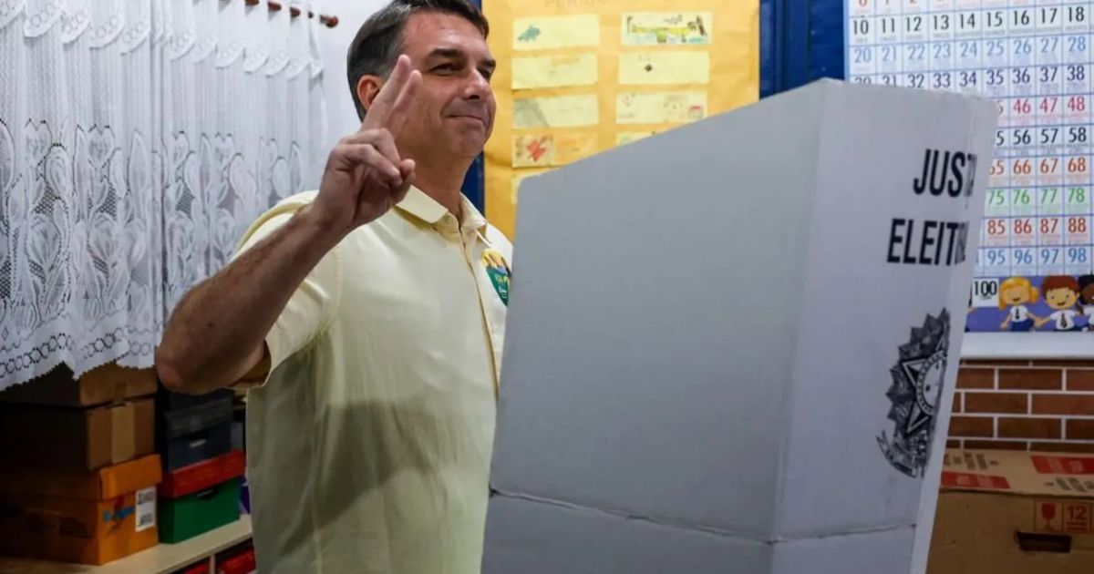 Brazil Election Heads to Run‑Off as Flávio Bolsonaro Wins First Round