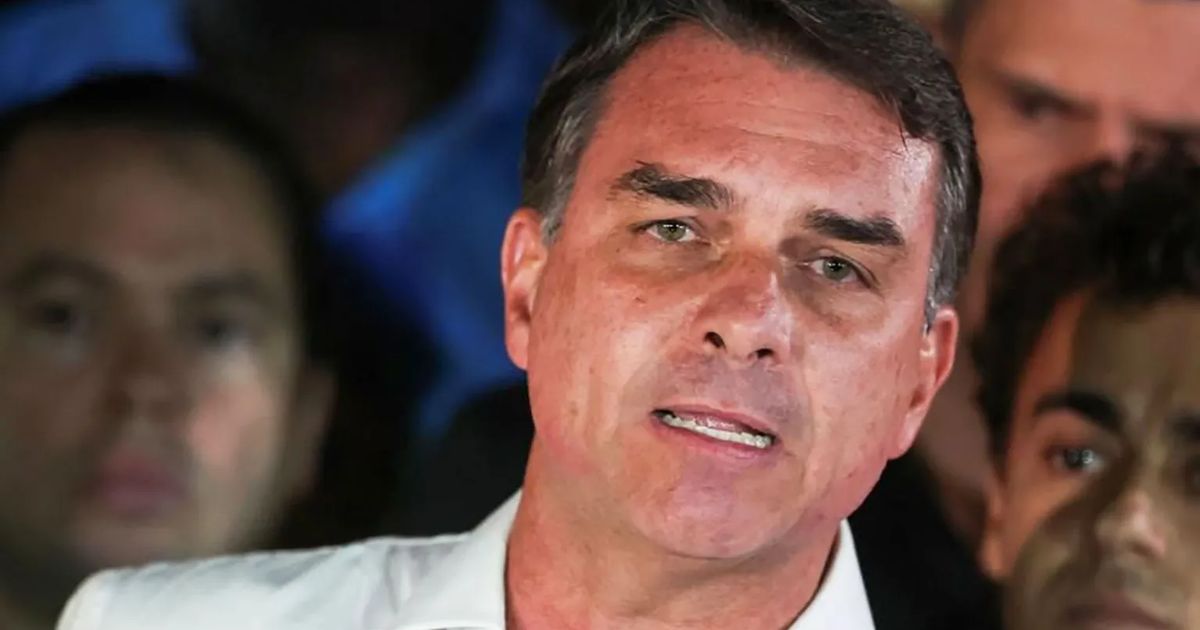 Flávio Bolsonaro Arrives in US After Brazil Cancels Passports