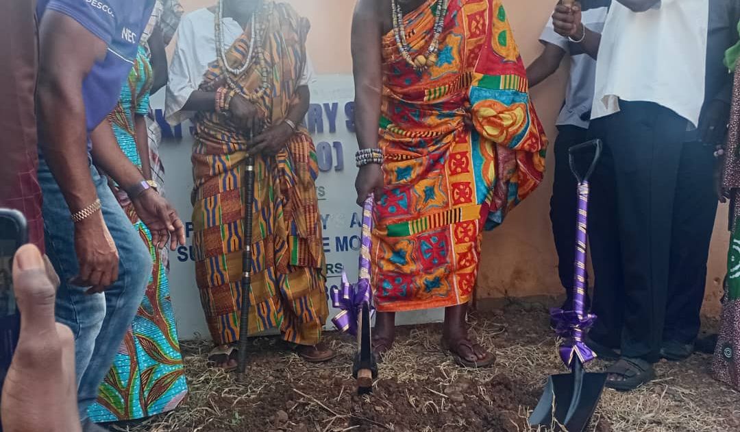 Peki Secondary School Alumni Break Ground on New Entrance and Fence
